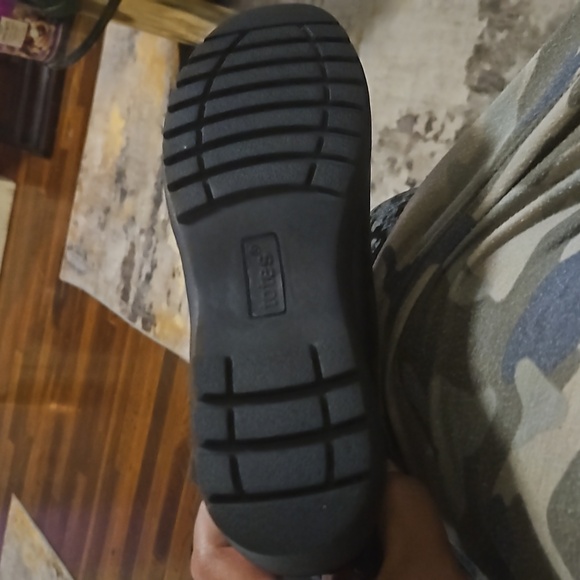 Women's Snow Boots - Picture 2 of 3